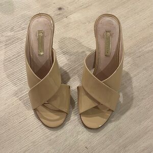 Louise et Cie Women's Beige Crisscross Slide Sandals